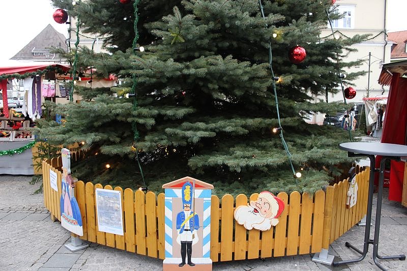Bild: Weihnachtsbaumkugeln zerst&ouml;rt