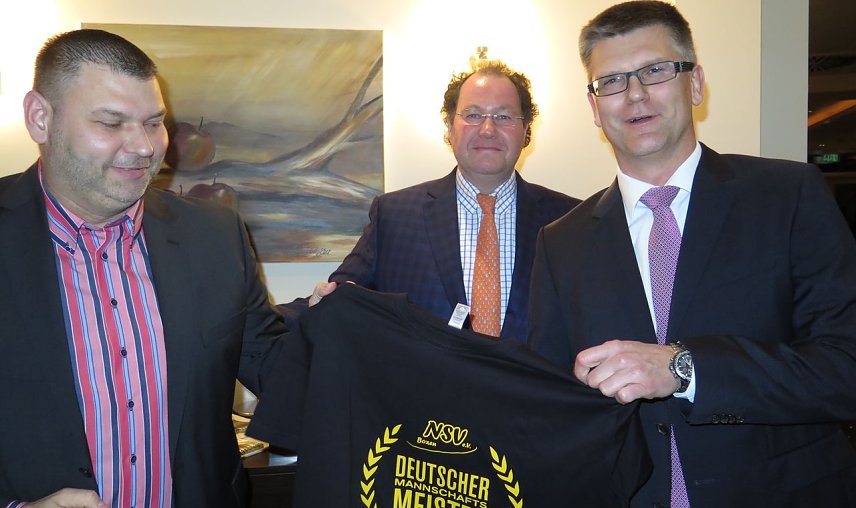 Bild: Dank der NSV-Boxer an den Hauptsponsor