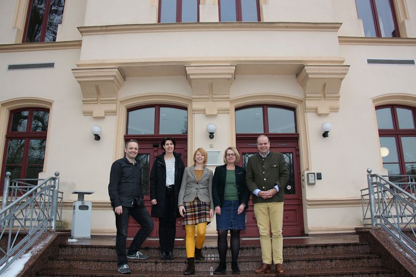 Bild: &uuml;ber Wege einen intensiveren Zusammenarbeit mit dem benachbarten s&uuml;dlichen Harz in Sachsen-Anhalt haben sich gestern Vertreter des neuen Tourismusverbandes S&uuml;dharz Kyffh&auml;user (TVSK), der beiden Landkreise, der Stadt Nordhausen, des Harzer Tourismusverbandes (HTV) und der Jagd- und Forstgesellschaft Harz ausgetauscht. Hier eine Info dazu