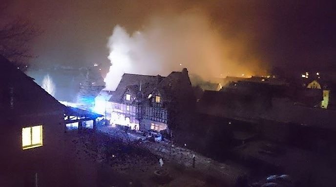 Bild: Brand in der Baustra&szlig;e