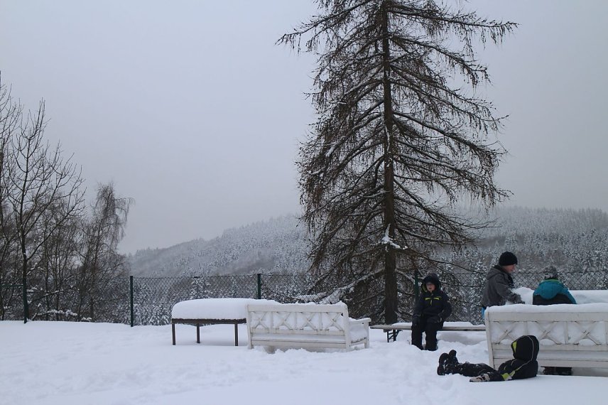 Bild: Spa&szlig; bei 30 cm Schnee und bestem Winterwetter - beim Wintercamp geht es um Spa&szlig; aber auch darum, zu lernen was es hei&szlig;t, ein Bergretter zu sein