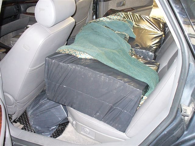 Bild: Das Auto voller Zigaretten