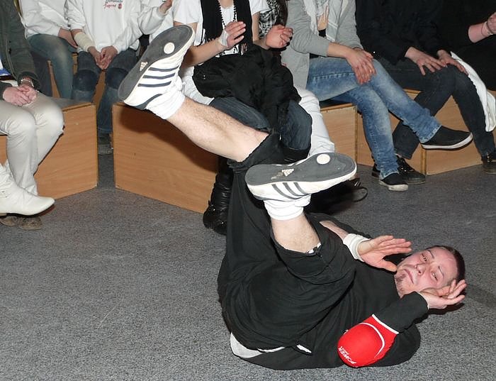 Bild: Tanzen im Jugendclubhaus