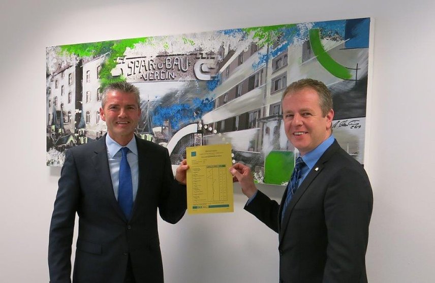 Bild: Johann Scheiblhuber, DKB Gesch&auml;ftsstellenleiter Erfurt und Steffen Loup, Finanzvorstand WBG