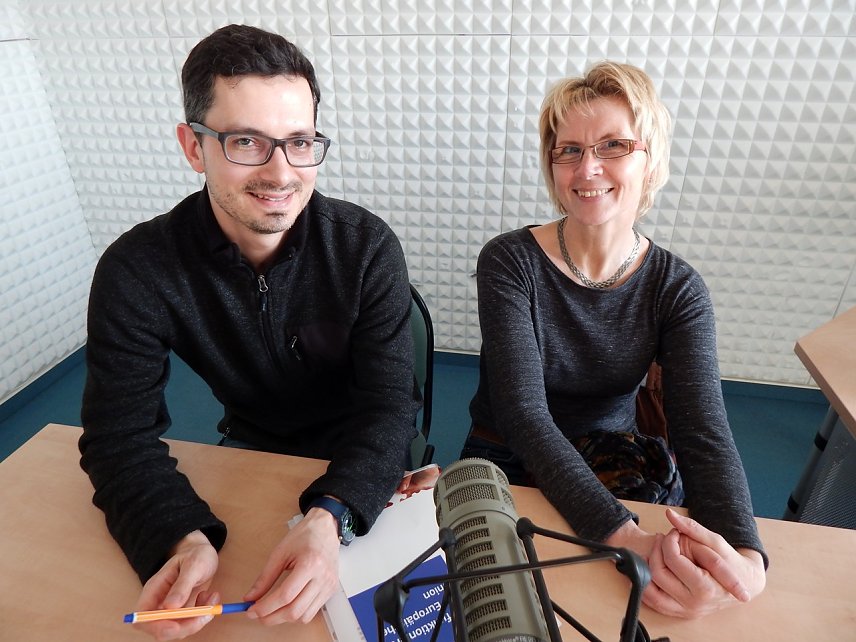 Bild: Im B&uuml;rgersender berichten Radoslaw Romanczuk und Ines Gast vom Europahaus