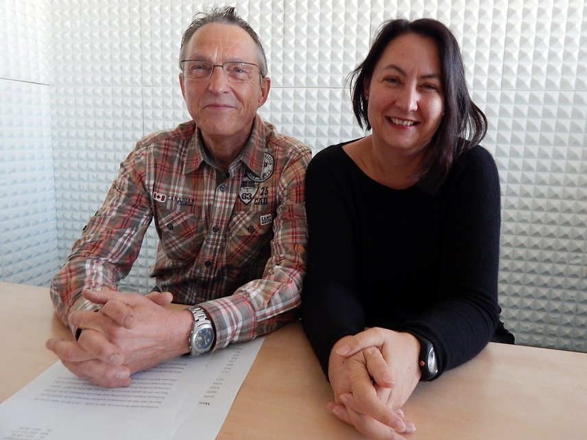 Bild: Susanne Hinsching und Dr. Wolfgang Pientka vom Kunsthaus Meyenburg F&ouml;rderverein stellen das Nordh&auml;user Museum und die Vereinsarbeit vor