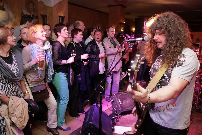 Bild: In 13 Kneipen geht in M&uuml;hlhausen zum 7. Honky Tonk&reg; die Post ab.