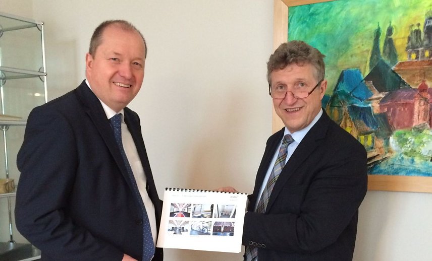 Bild: Gesch&auml;ftsf&uuml;hrer Abellio Rail Mitteldeutschland GmbH, Dirk Ballerstein, r. Oberb&uuml;rgermeister Dr. Klaus Zeh