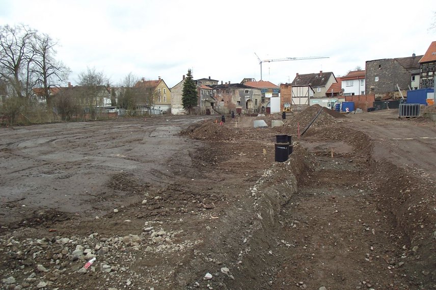 Bild: Hoffen l&auml;sst die Baut&auml;tigkeit zwischen ehemaliger Rosenm&uuml;hle und Altentor. Gelingt das Werk, wird die Altstadt attraktiver.