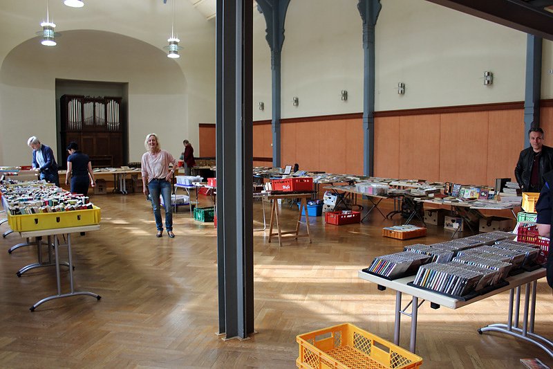 Bild: Neue Runde beim Lesefest - Vorlesen und Buchverkauf