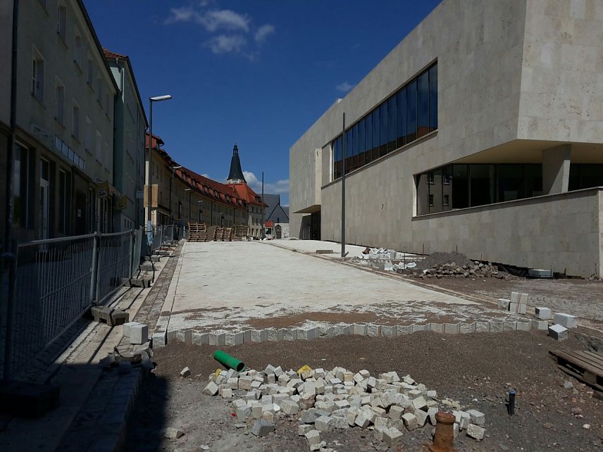 Bild: Baustelle vor der Bibliothek