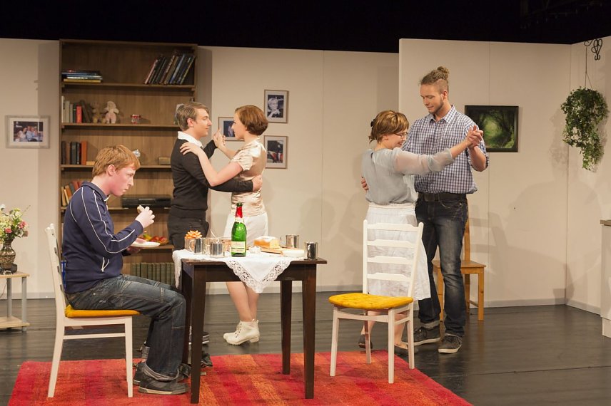 Bild: Im Rahmen der 23. S&uuml;dharzer Schultheatertage im Theater Nordhausen steht auch das St&uuml;ck Liebe Jelena Sergejewna des Theaterjugendclubs auf dem Programm