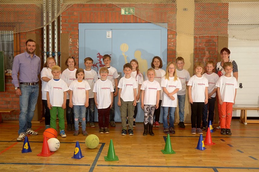 Bild: Ilfelds Grundsch&uuml;ler konnten sich &uuml;ber neue Ausr&uuml;stung freuen