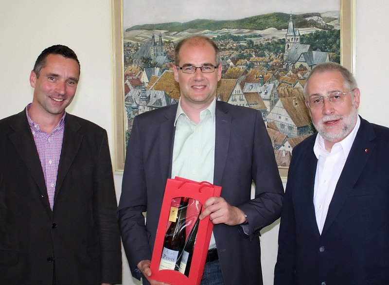 Bild: Unternehmer gratulieren neuem Landrat: Herr Niels Neu, Landrat Matthias Jendricke, Herr Roland Handrek