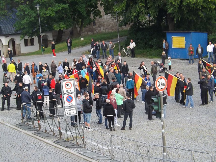 Bild: Die Th&uuml;gida formiert sich auf dem kleinen Blobach zum Demonstrationszug durch die Innenstadt.