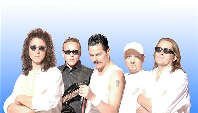 Bild: Als Highlight auf der Theaterb&uuml;hne: die Queen Revival Band