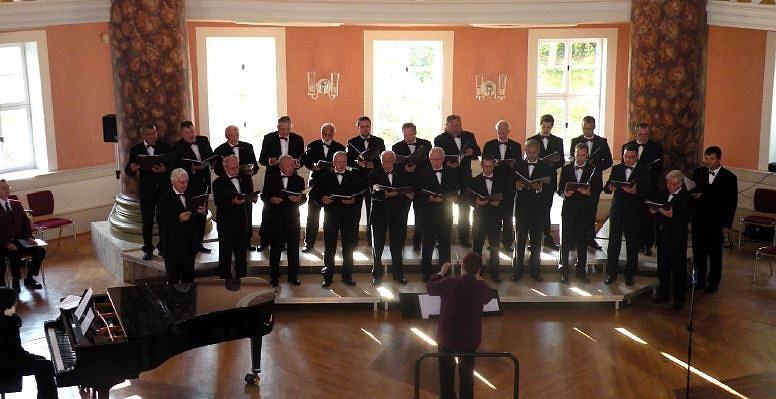 Bild: Chorkonzert im Achteckaus �