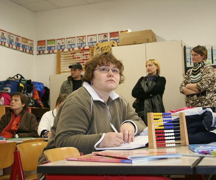 Bild: Eltern auf der Schulbank