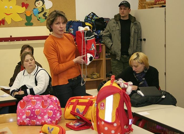 Bild: Eltern auf der Schulbank