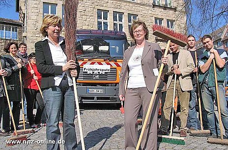 Bild: An die Besen