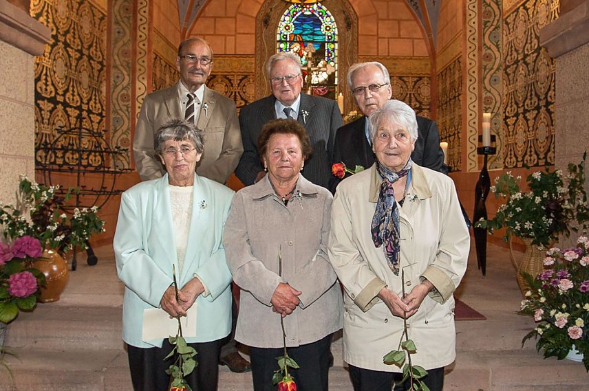 Bild: Konfirmationsjubil&auml;um in Gro&szlig;furra