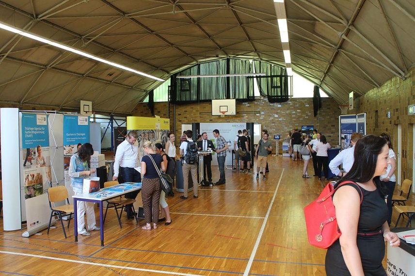 Bild: 20 Firmen aus der Region und von weiter her pr&auml;sentierten sich an der Nordh&auml;user Hochschule