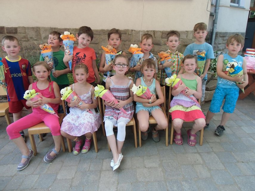 Bild: 13 Vorschulkinder sagen Auf Wiedersehen