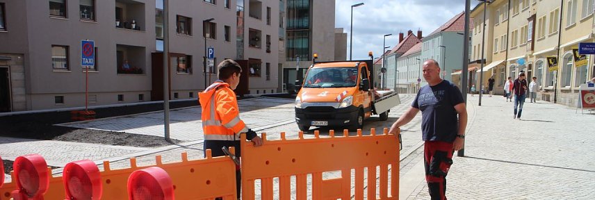Bild: Der Weg ist frei: heute wurde die Stra&szlig;e zwischen Engelsburg und Lutherplatz endlich freigegeben