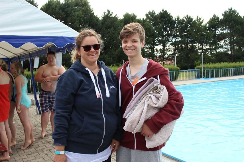 Bild: 24-Stunden-Schwimmen gestartet