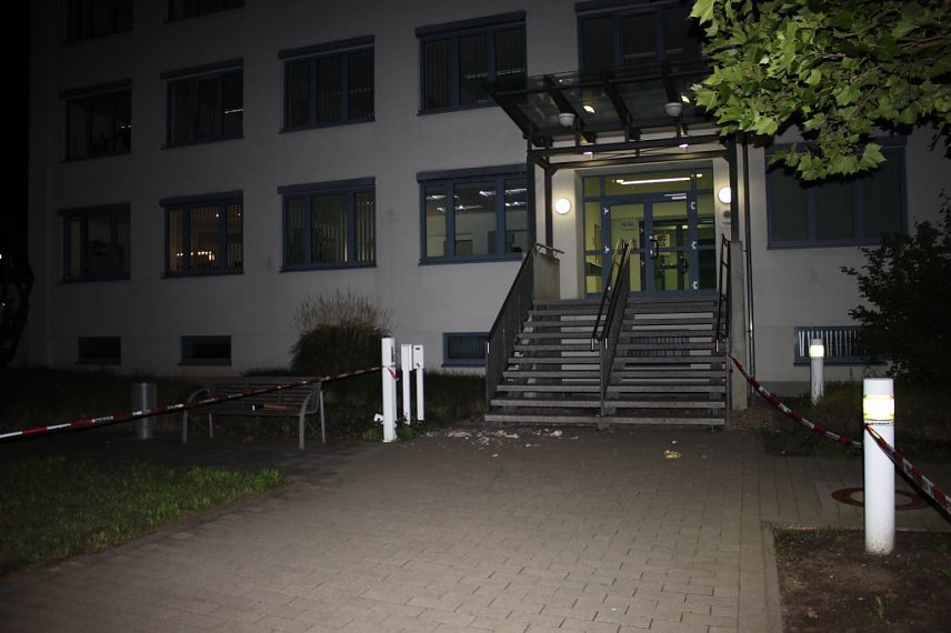 Bild: Polizeibriefkasten gesprengt