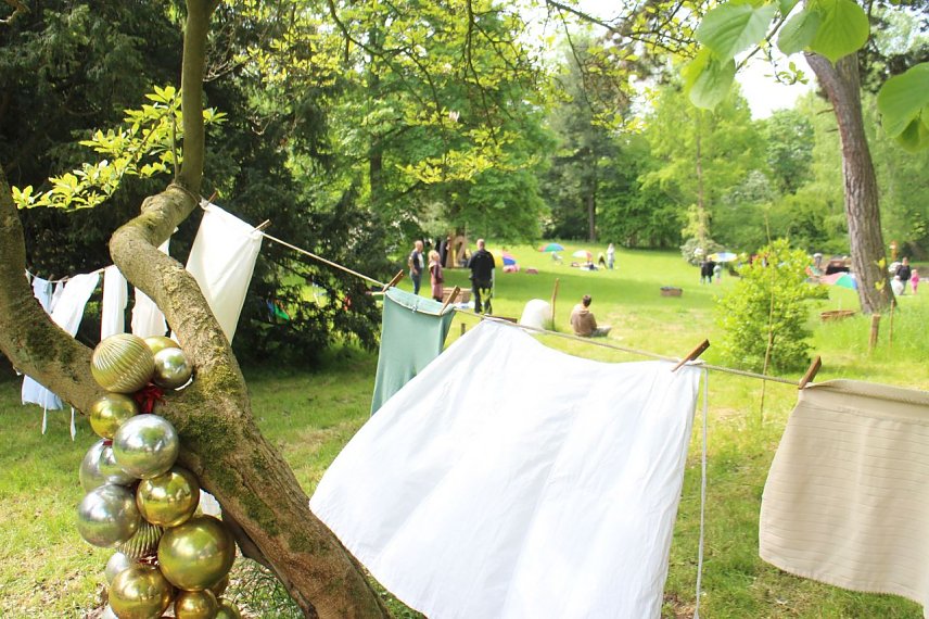 Bild: Abendessen ganz in Wei&szlig; - in Park Hohenrode findet demn&auml;chst das "Diner en blanc" statt