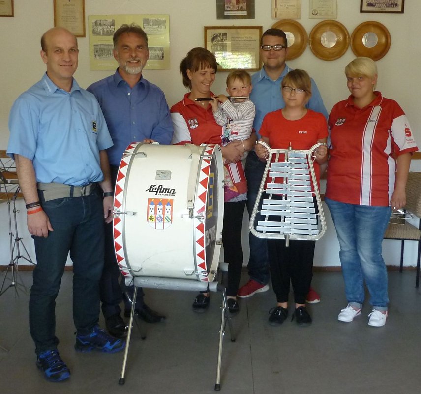 Bild: Gro&szlig;e Freude beim Langensalzaer Spielmannszug, denn mit dem Lottogeld k&ouml;nnen neue Instrumente angeschafft werden.