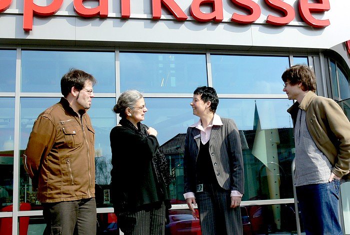 Bild: H&ouml;ren in der KSK-Galerie