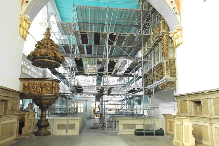 Bild: Ger&uuml;ste in der Sondersh&auml;user Trinitatiskirche