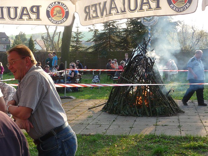 Bild: Osterfeuer in Salza
