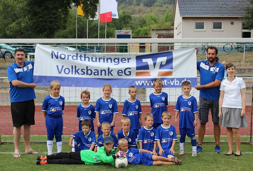 Bild: Neue Ausr&uuml;stung f&uuml;r F-Junioren