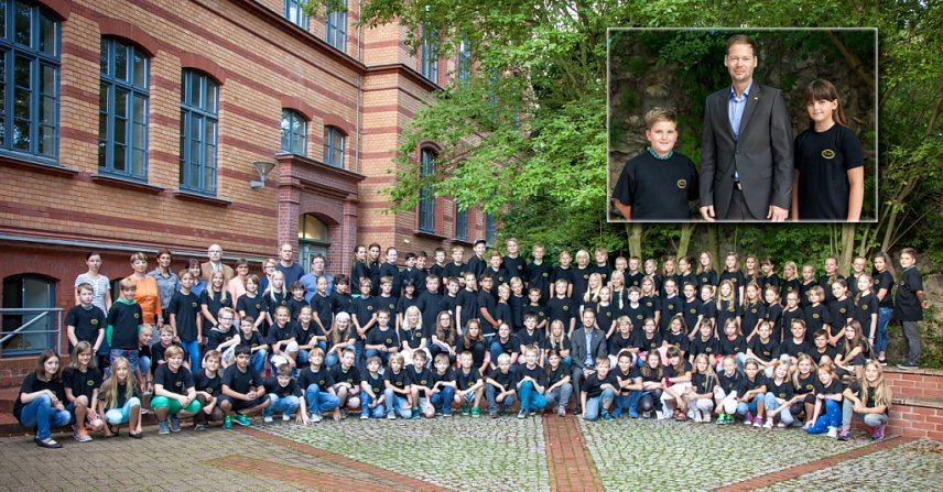Bild: Die neuen Sch&uuml;ler der 5. Klassen des Humboldt-Gymnasiums wurden traditionell durch den Vorsitzenden der Vereinigung ehemaliger Sch&uuml;ler und F&ouml;rderer e.V begr&uuml;&szlig;t