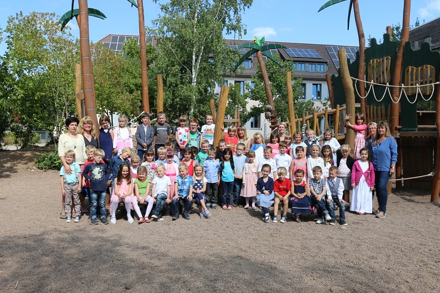 Bild: Neue Erstkl&auml;ssler der evangelischen Grundschule