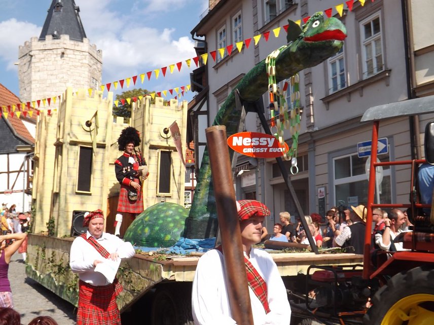 Bild: Die Schotten sind in die Kirmesgemeinde Vogteier Platz einger&uuml;ckt.