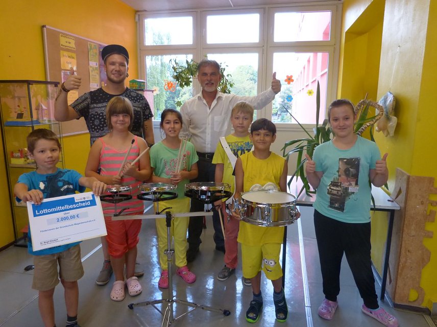 Bild: Die Kinder der Margaretenschule freuen sich auf die Musikstunden und die neuen Instrumente.