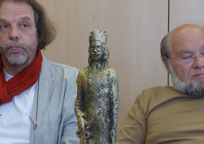 Bild: Roland in Gold, Erschaffer Rennebach (l), Rechtaczek