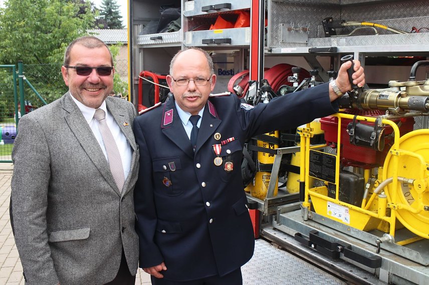 Bild: Sind Stolz auf ihre freiwillige Feuerwehr Heringen: B&uuml;rgermeister Maik Schr&ouml;ter und Stadtjugendwart Steffen Theuerkauf