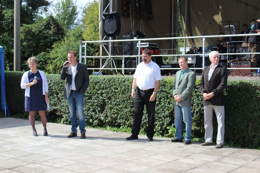 Bild: Vereine feierten in Gro&szlig;furra