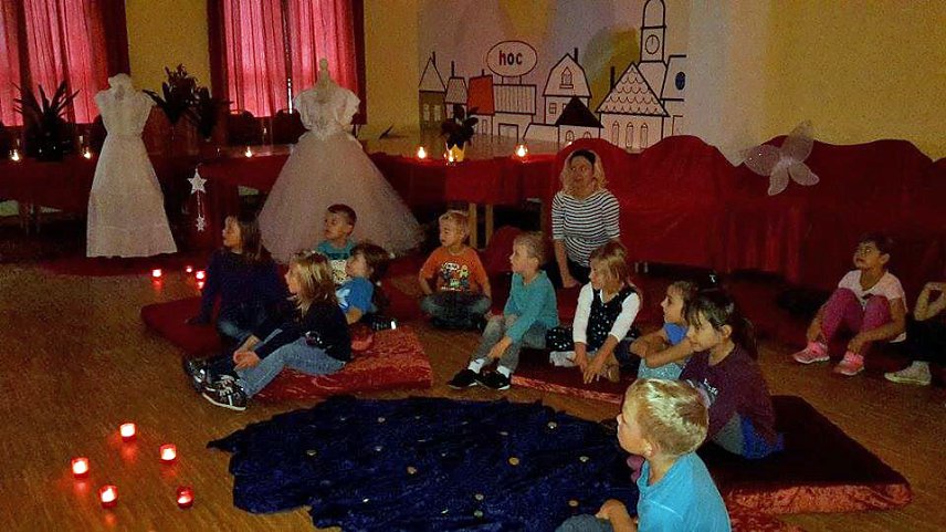Bild: M&auml;rchen in f&uuml;nf Sprachen
