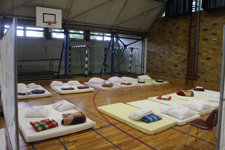 Bild: Bis zu 60 Personen k&ouml;nnen in der Turnhalle der Nordh&auml;user Hochschule wieder untergebracht werden