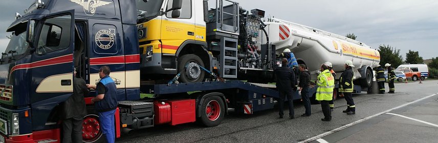 Bild: Gef&auml;hrliche Fracht auf der A38