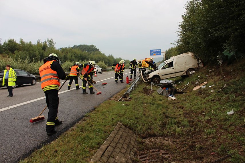 Bild: Feuerwehr beim Reinigen