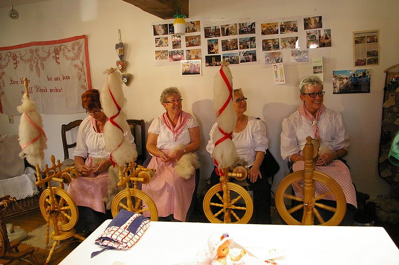 Bild: Am Spinnrad