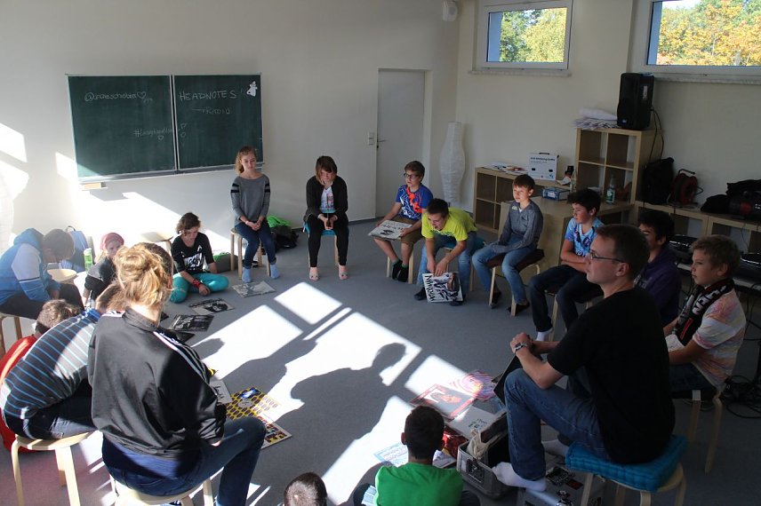 Bild: Ann&auml;herung &uuml;ber Popkultur - in der siebenten Klasse tastet man sich an das Thema Fl&uuml;chtlingskrise und Migration in kleinen Schritten heran