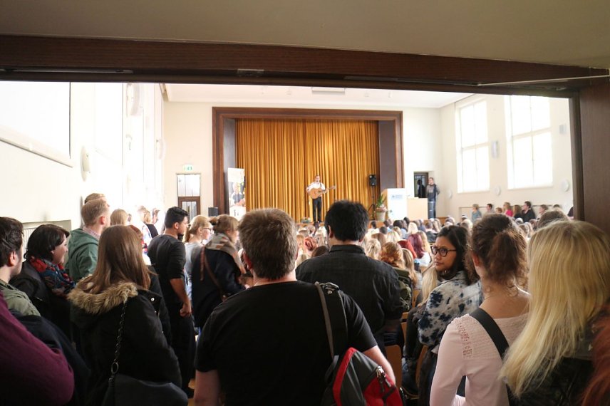 Bild: Volles Haus im Audimax - an der Nordh&auml;user Hochschule wurden heute die Neuzug&auml;nge immatrikuliert